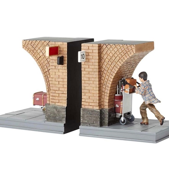 Harry Potter Platform 9 3/4 Decorative Bookends - Picture 3 of 4